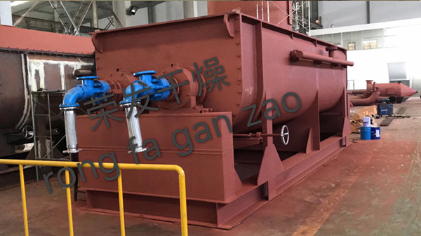 刷好漆后的桨叶干燥机